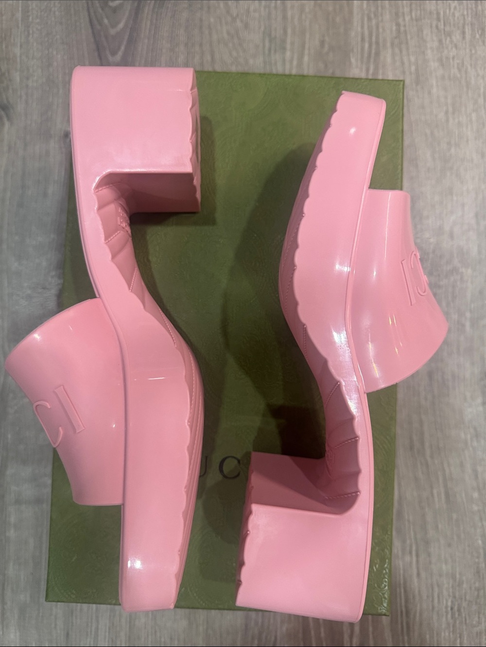 New Authentic Gucci Pink Embossed Logo Block Heel Slide Sandals - Picture 3 of 5